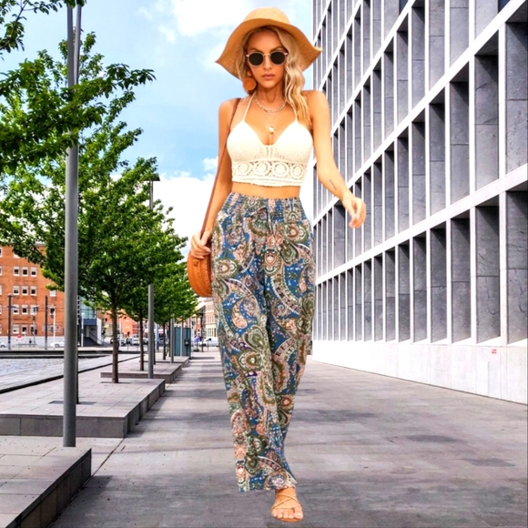 Wide Leg, High Waist, paisley pull on pant, smocked elasticized waist. L 12 -14 - Picture 4 of 4